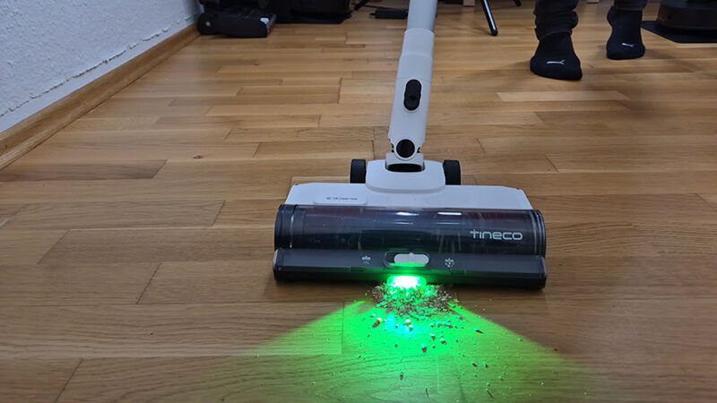 Alle Haferflocken werden vom Parkett aufgesaugt